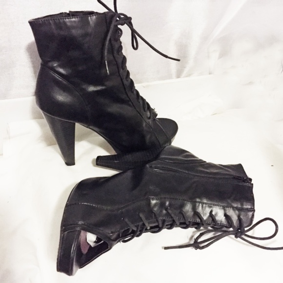 NEW MADDEN GIRL BLACK LACE UP BOOTIES SZ 10 - Picture 2 of 3